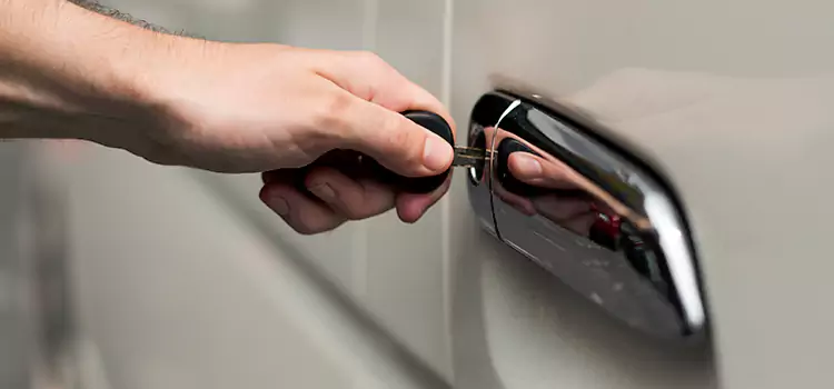 Why Choose Our Auto Locksmith Team in Sherbrooke, QC?